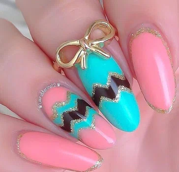 Niecodzienny różowy manicure