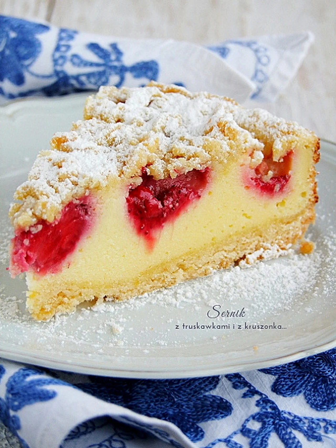 sernik z truskawkami i z kruszonką