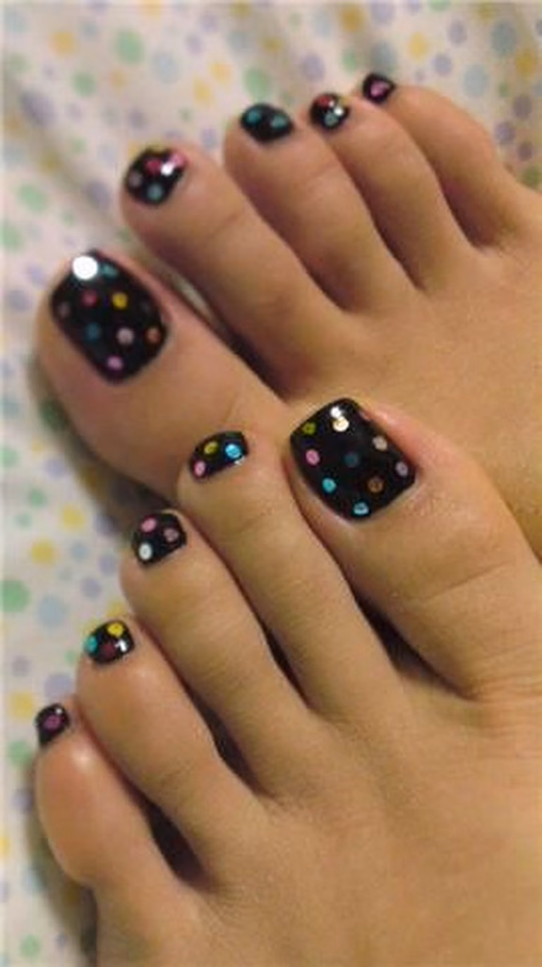 Pedicure w kropki
