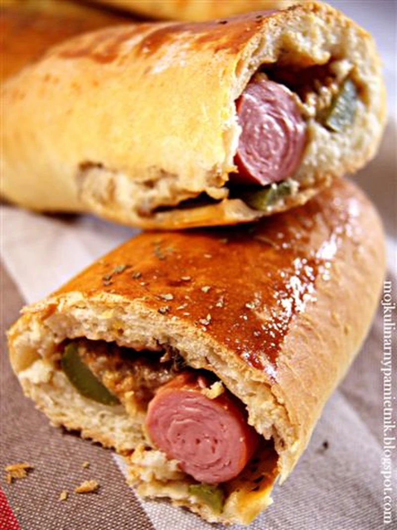 Domowe drożdżowe hot-dogi