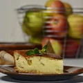 Domowy sernik z jabłkami