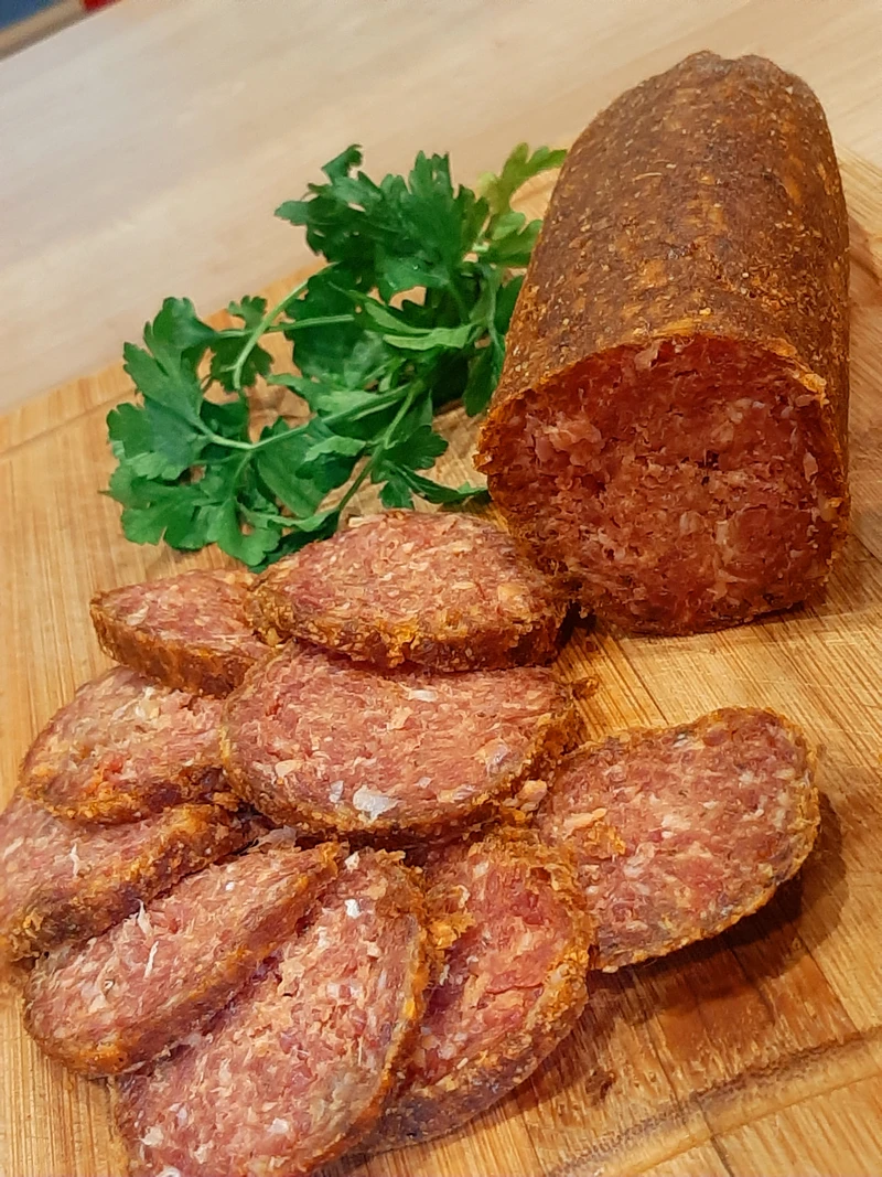 Domowe salami dojrzewające paprykowe