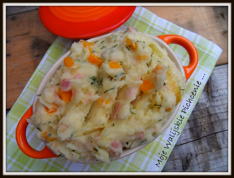 Ziemniaczane puree z szynką i marchewką