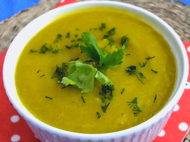 Zupa z selera naciowego z curry