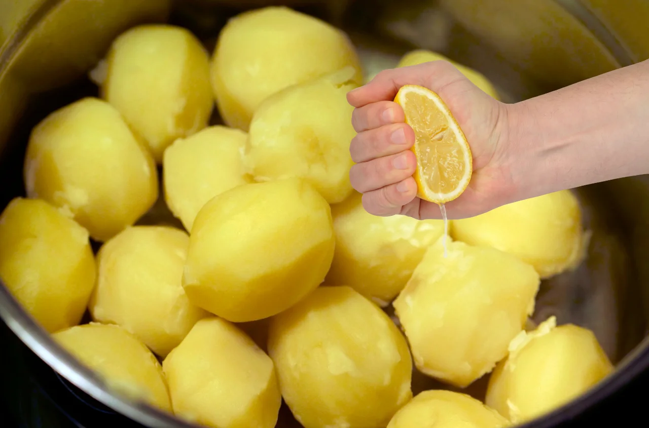 Przełom w gotowaniu ziemniaków? Sprawdź, co naprawdę daje sok z cytryny w garnku!