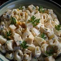 Żółta sałatka z tortellini