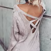 Sweter z plecionkami na plecach
