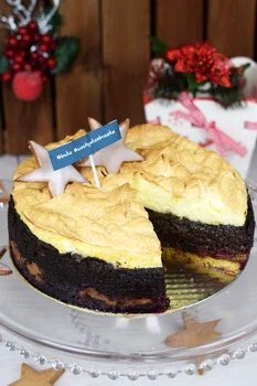 Świąteczny pierniko-makowiec z bezą