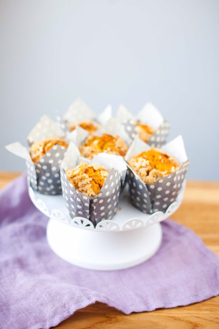 MUFFINKI DYNIOWE Z ORZECHOWĄ KRUSZONKĄ
