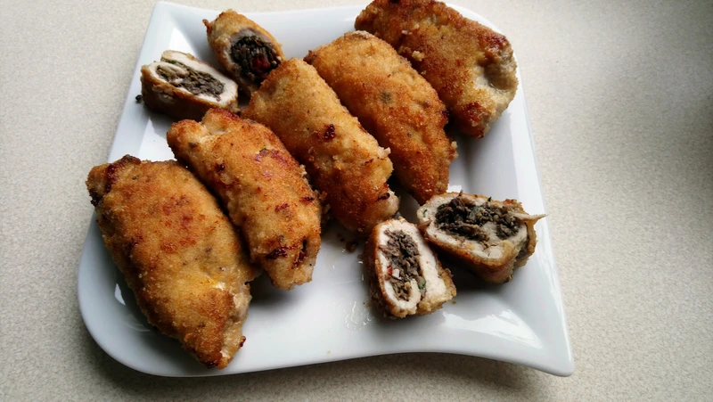 Schabowy inaczej - z pieczarkami i suszonymi pomidorami
