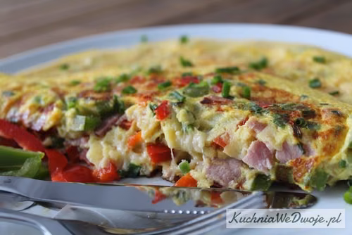 Omlet na słono z papryką i szynką