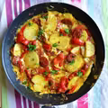 Hiszpańska tortilla z kiełbasą i papryką