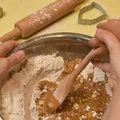 Pierniczki muszą poleżeć! Zobacz, kiedy piec, aby były idealne na Wigilię
