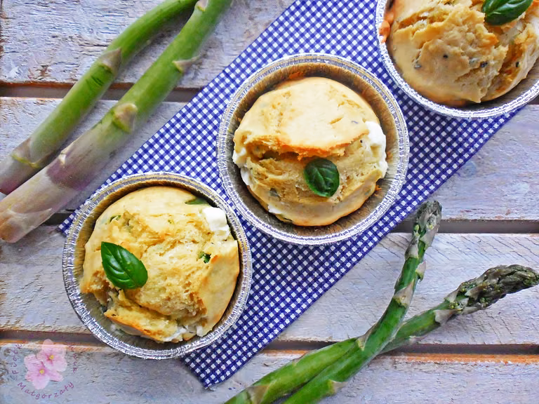 Muffinki z fetą i szpargami
