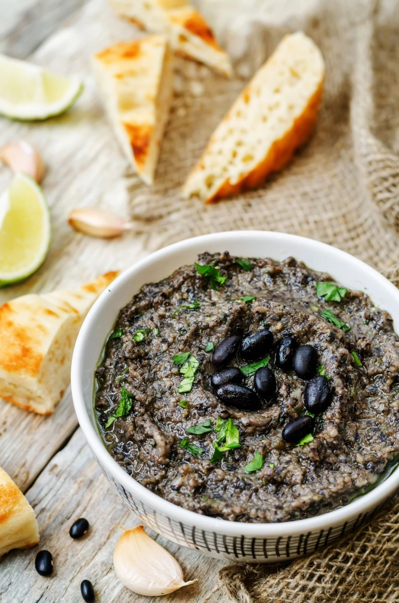 HUMMUS z czarnej fasoli