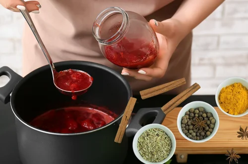 Eksperymenty z dżemem truskawkowym: Dodaj TE zioła i przyprawy dla niezwykłego smaku! [6 przepisów]