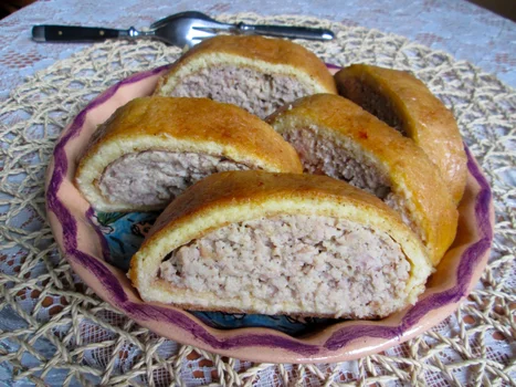 Rolada mięsna w cieście serowym