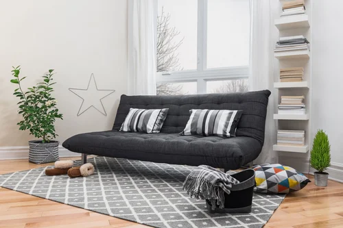 Salon z dywanem, który przykuje uwagę wszystkich