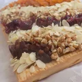 Mazurek kajmakowy z bakaliami