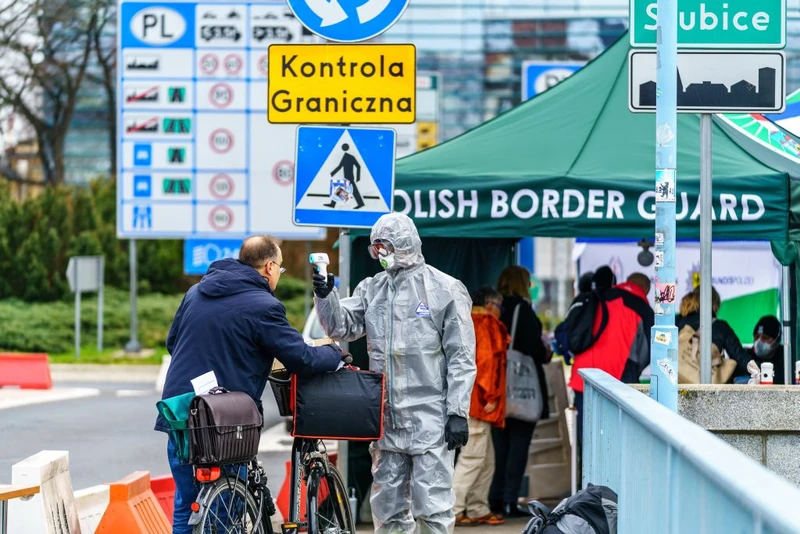 Czy grozi nam druga fala koronawirusa? Rząd szykuje się na dwa scenariusze.