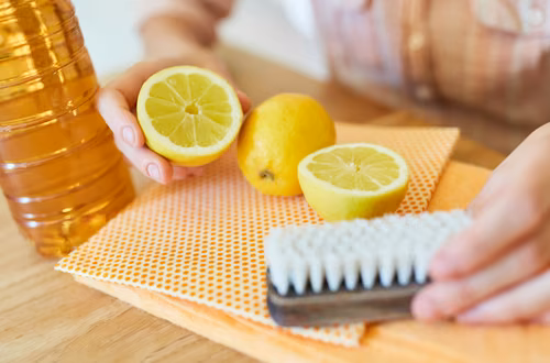 Nie tylko do lemoniady! Jak cytryna staje się Twoim sojusznikiem w sprzątaniu?