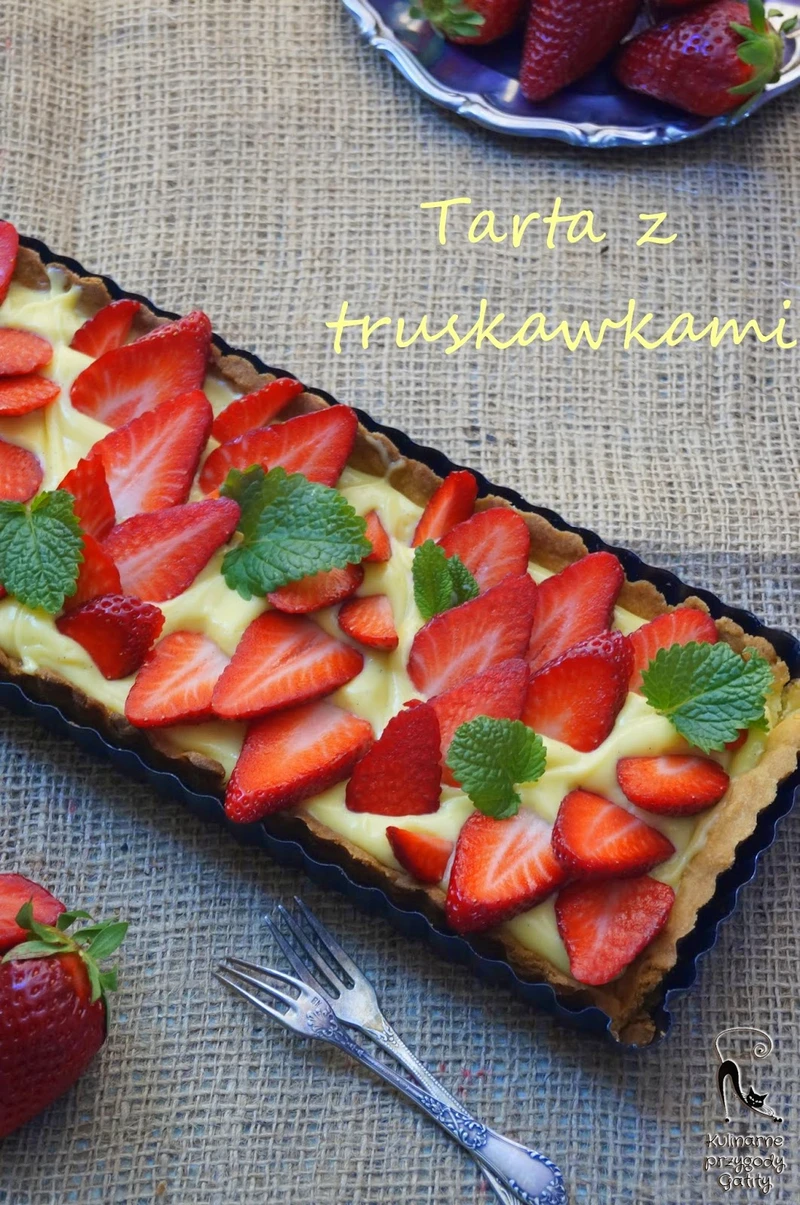 Tarta z waniliowym kremem i truskawkami