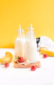 Mleczny koktajl z wodą kokosową i bananem