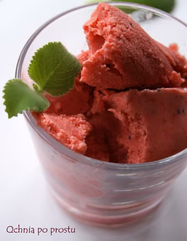 Domowe lody truskawkowe z kiwi