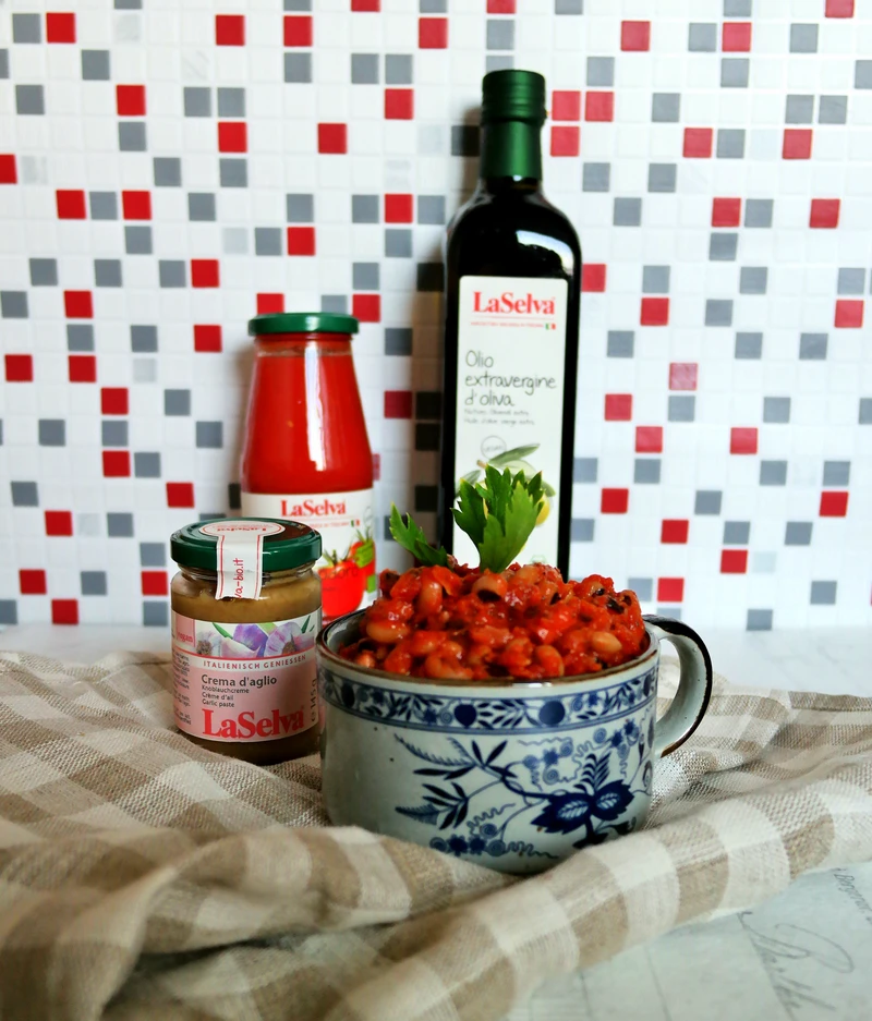 Fasola w sosie pomidorowym