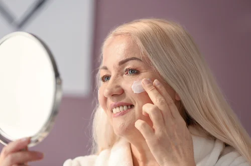 Jakie są najlepsze kremy przeciwzmarszczkowe do 50 złotych? Oto TOP 5 najwyżej ocenianych