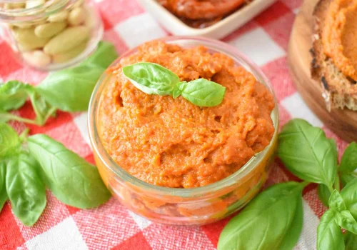 Sycylijskie pesto z suszonych pomidorów i migdałów