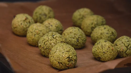 groszkowe falafele z melisą