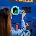 Koniec z papierowymi kuponami za butelki? Pieniądze wrócą prosto na kartę!