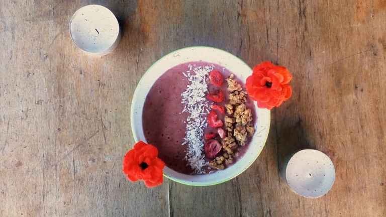 Bananowo-malinowe smoothie bowl