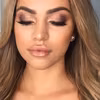 Delikatne smokey eye z różem