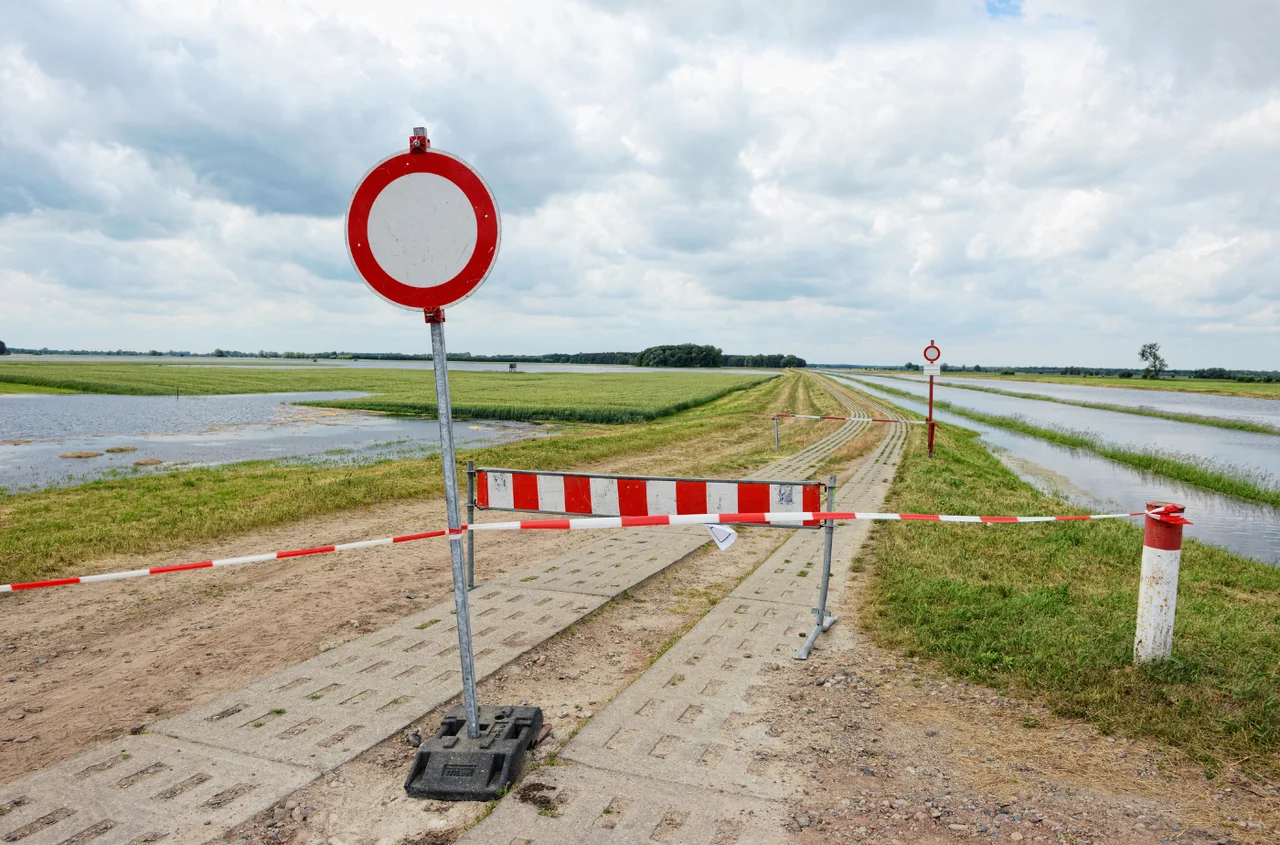 Przymusowa ewakuacja, wyburzanie domów, a nawet zakazy ruchu! Jakie zmiany wprowadza stan klęski żywiołowej?