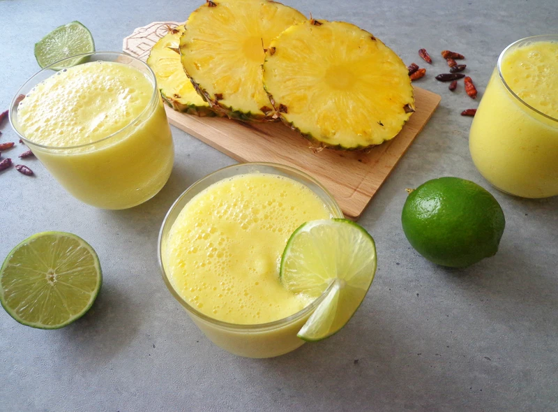 Koktajl antycellulitowy z ananasa i limonki