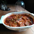 karkówka  pieczona w plastrach z   ogórami małosolnymi