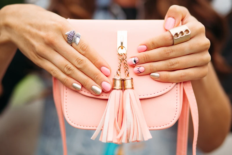 Jak przedłużyć trwałość manicure nawet do miesiąca?