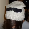 czapka z mustache na drutach