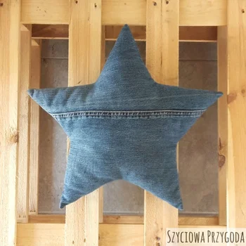 Jak wykorzystać stare dżinsy? DIY poduszka gwiazdka