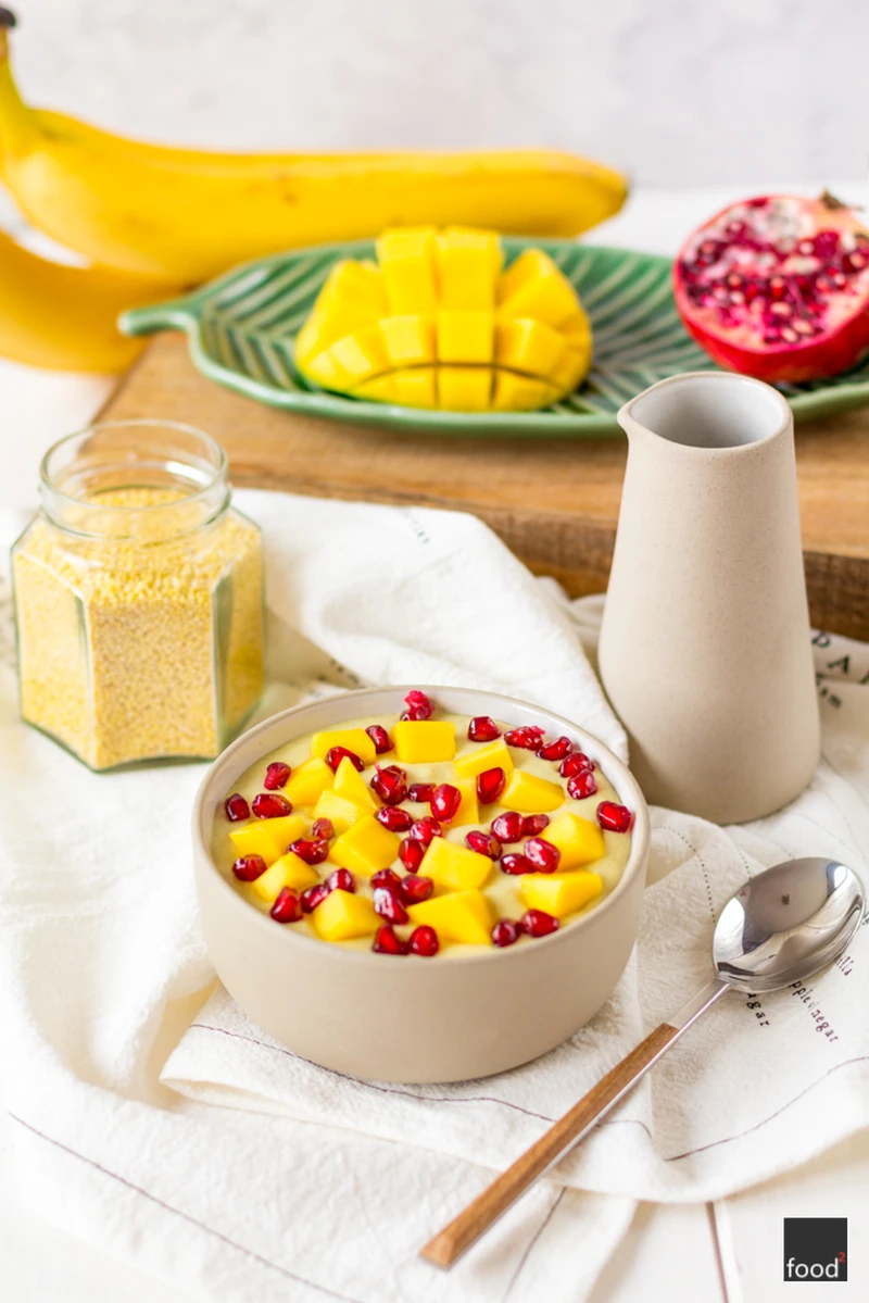 Budyń jaglany z mango i granatem