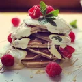 Bananowe pancakes z białą czekoladą