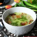 Zupa czosnkowa z domowymi grzankami