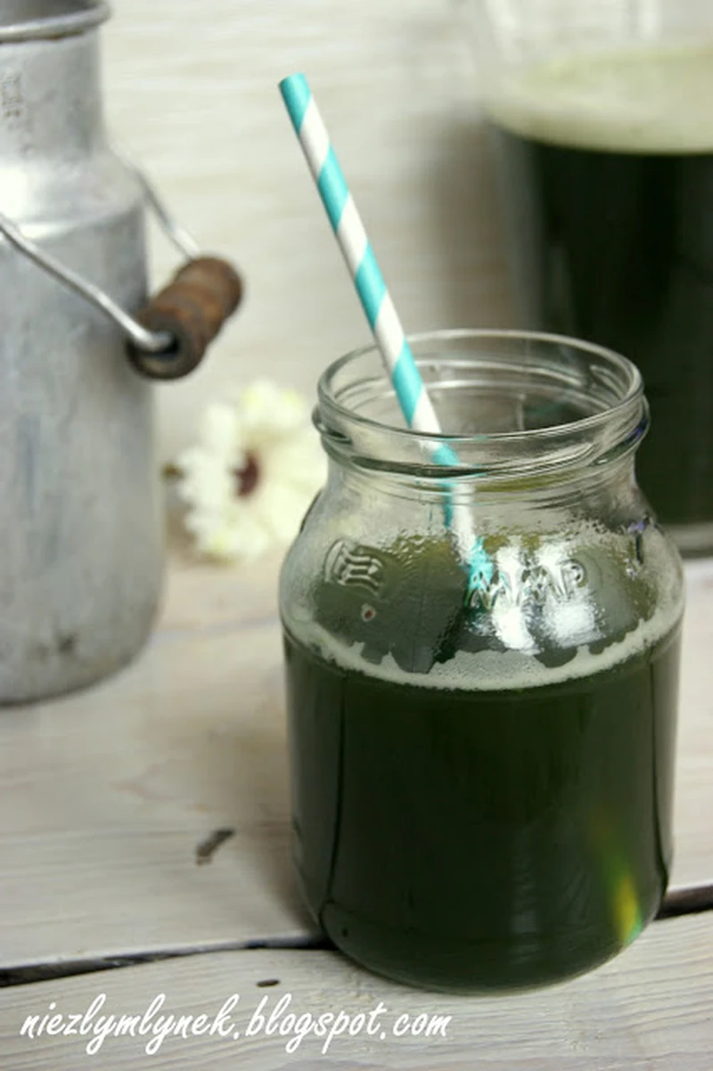 Pyszna lemoniada pietruszkowa z miętą