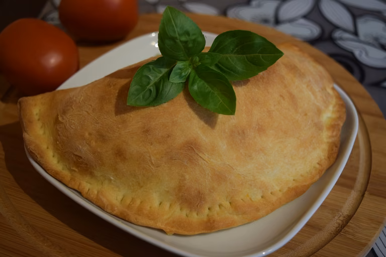 Calzone z mięsem mielonym