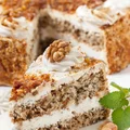 Delikatny tort orzechowy z kremem waniliowym! Ten tort orzechowy to strzał w dziesiątkę!