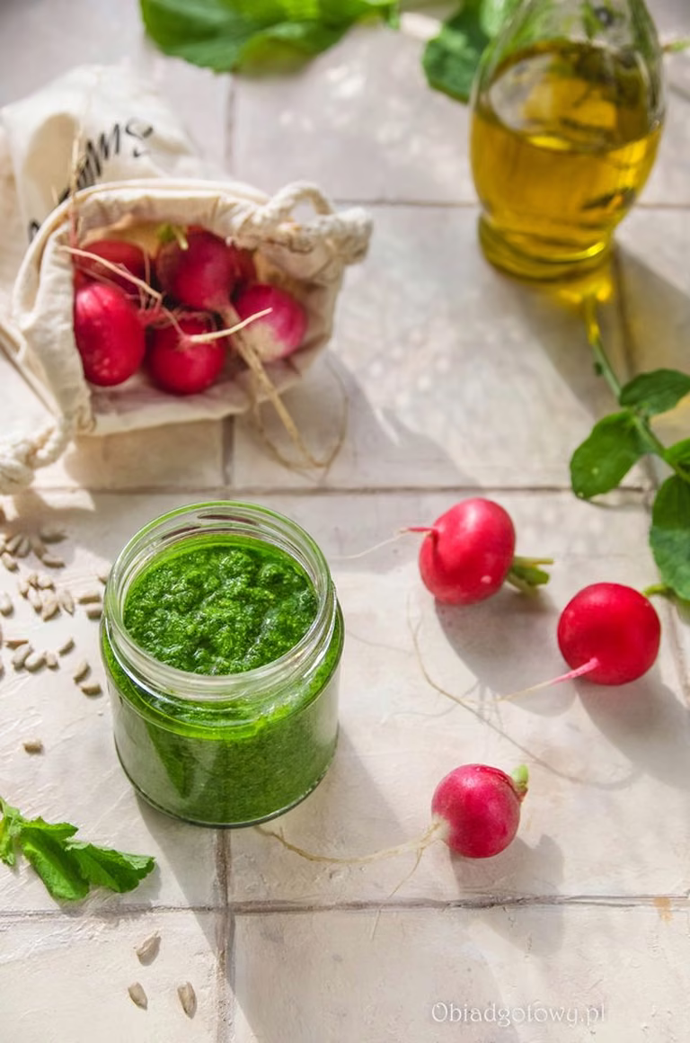 Pesto z liści rzodkiewki