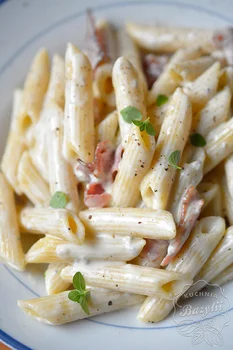 Makaron w sosie gorgonzola z boczkiem