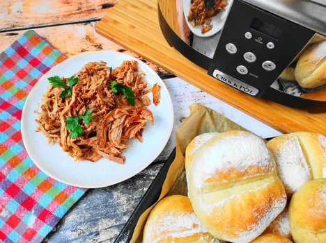 Szarpana wieprzowina, idealna na kanapki (Pulled pork) - Słodko Słodka